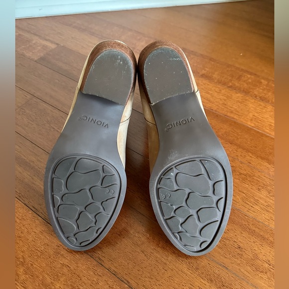 Vionic Shantelle Waterproof Leather Bootie. Size 6.5 - Picture 11 of 13